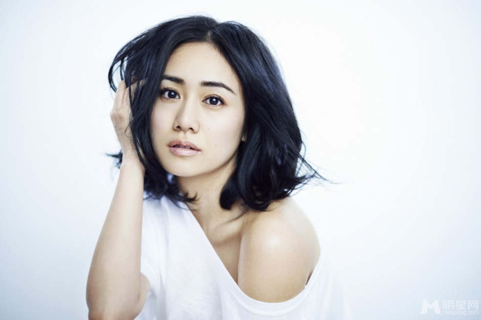 女星刘芸纯白装扮似邻家女孩