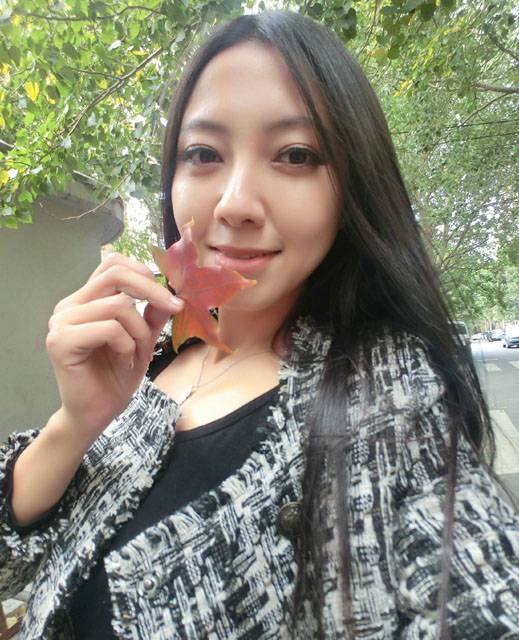 极品美女松果儿微博晒私房自拍照