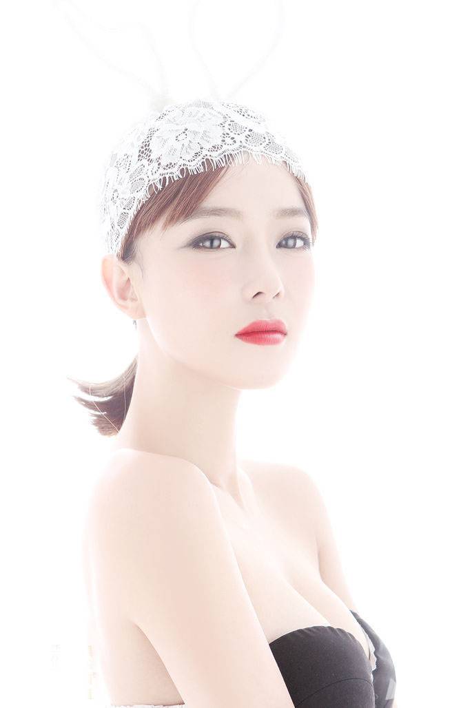 影视女星林西娅百变性感写真