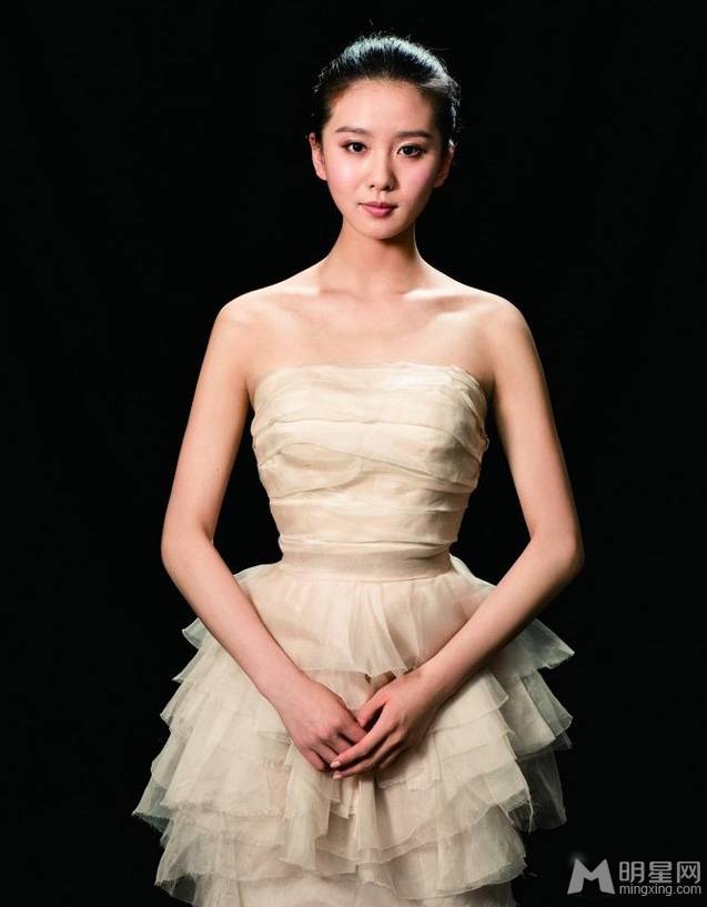 内地女演员刘诗诗温婉优雅写真照
