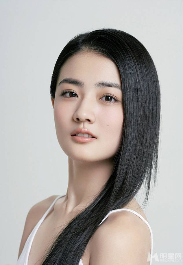 95后小花旦徐璐清新靓丽写真