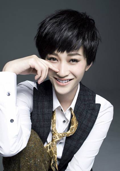 女神李小冉短发干练优雅气息十足