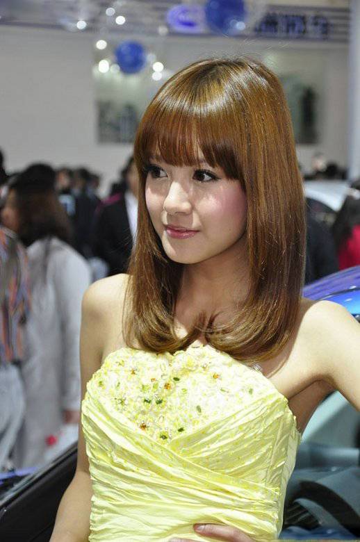 张子萱蓬松大卷发宛如精灵