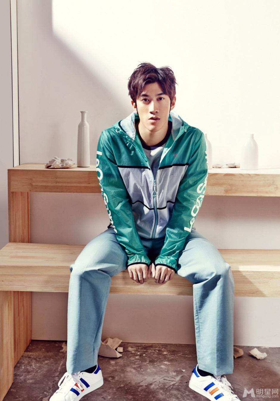 花样美男子李治廷中分发型显青春活力