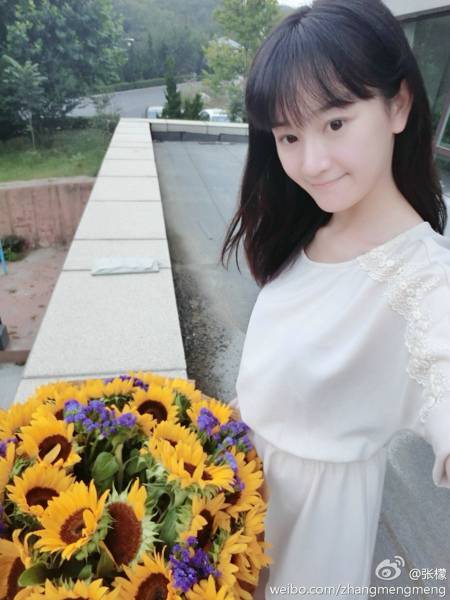 气质女星张檬素颜甜美生活照