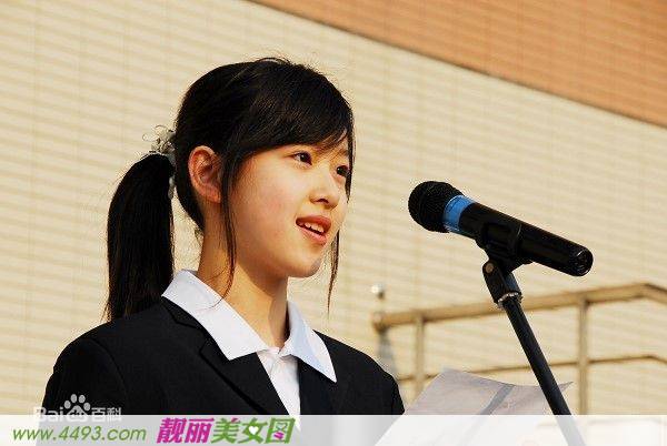 奶茶妹妹章泽天活动展现甜美笑容