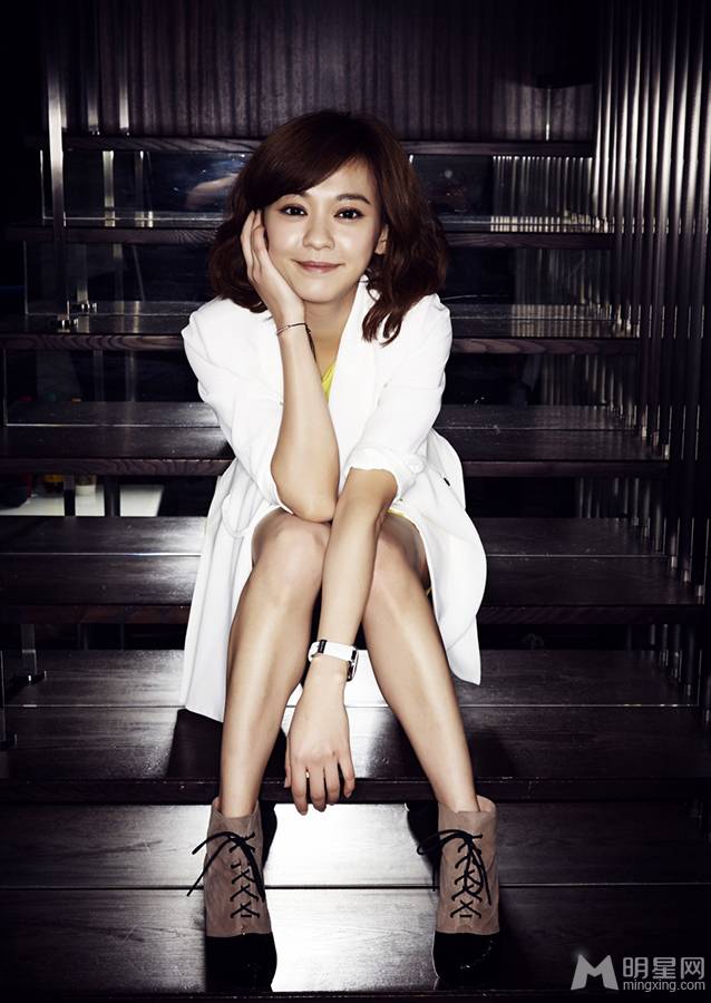 陈意涵演绎现代时尚知性之美写真