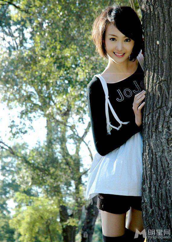 内地演员郑爽清纯动人写真