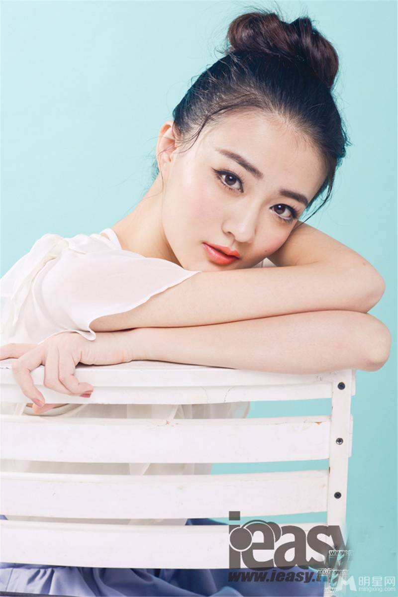 徐璐清凉夏装尽显俏皮可爱写真