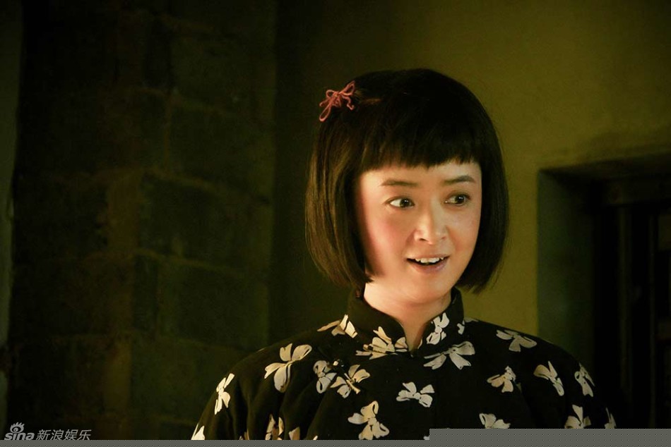 蒋欣饰农妇造型甜美笑容自拍