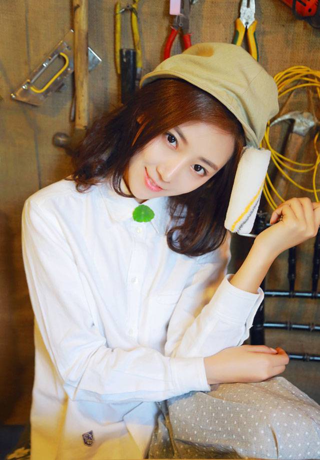 女星菅韧姿工业坊甜美鬼马自拍