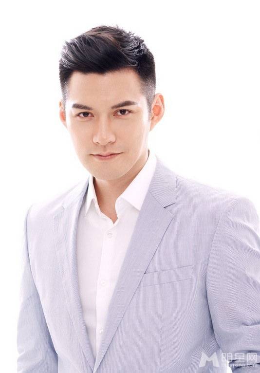 型男魅力严宽全新电眼迷人写真