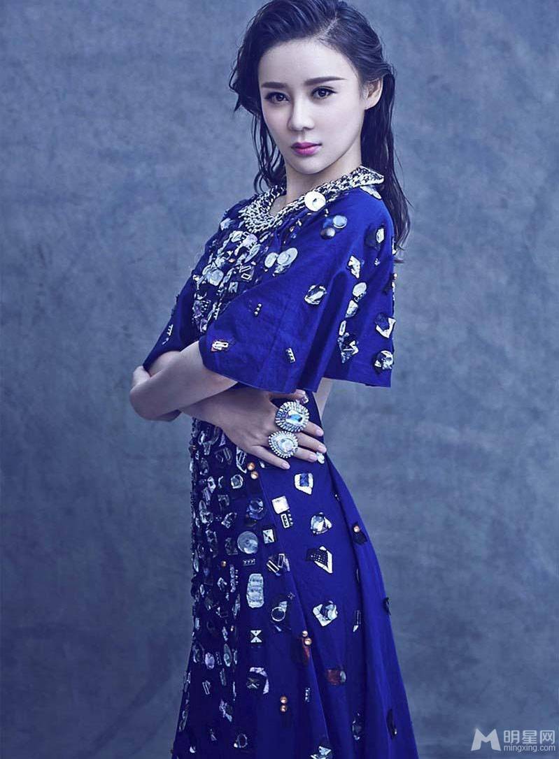 红唇女神袁姗姗时尚写真
