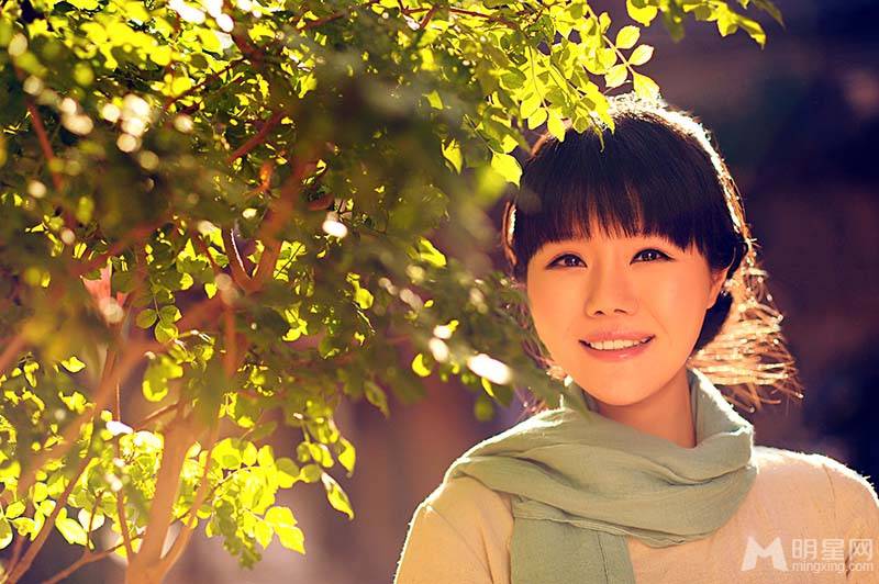 纯美小清新歌手何禹萱全新户外写真集