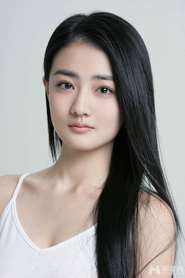 95后小花旦徐璐清新靓丽写真
