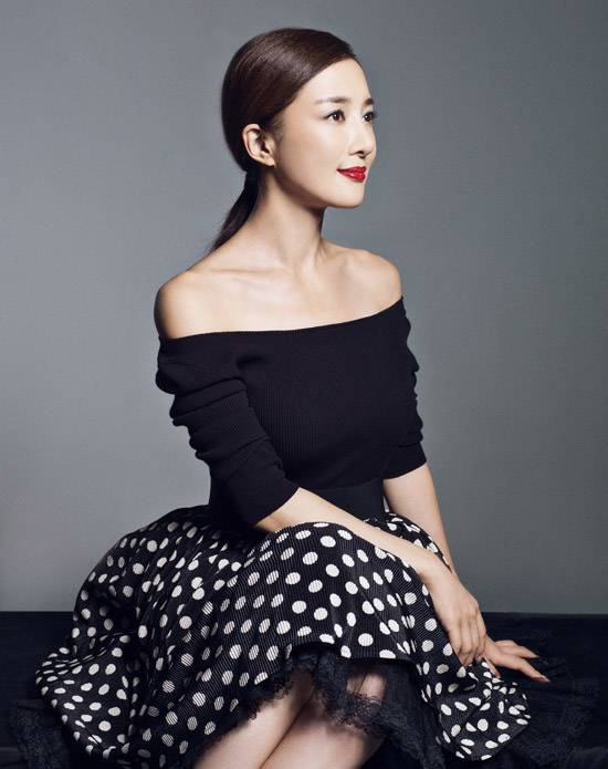 内地气质影视演员李依晓唯美拍摄