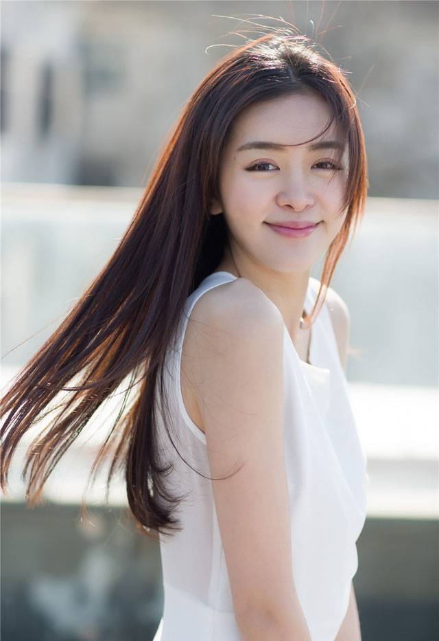 赵多娜素雅白裙清新可人