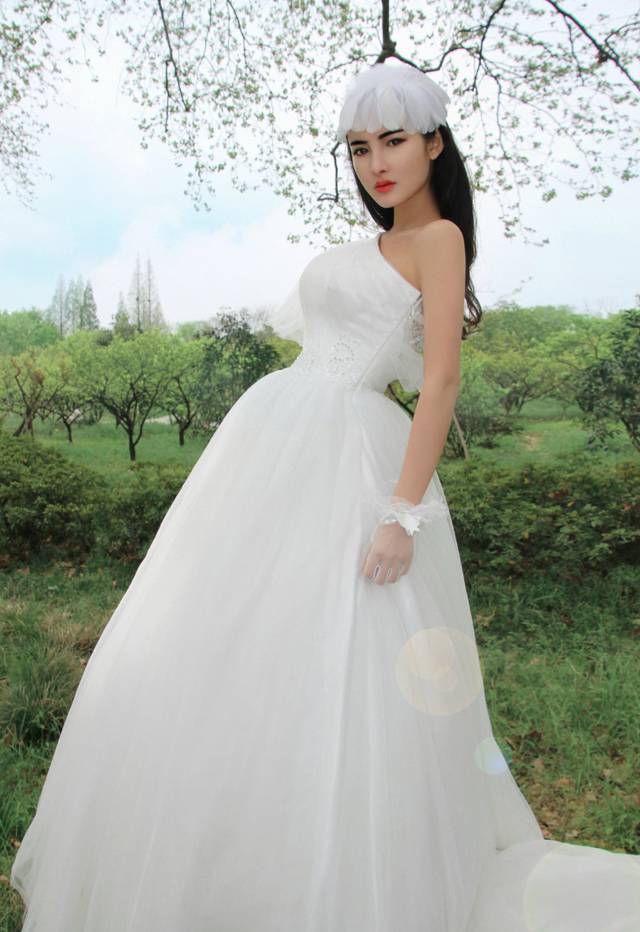 性感嫩模朱韵淇纯白婚纱浪漫写真