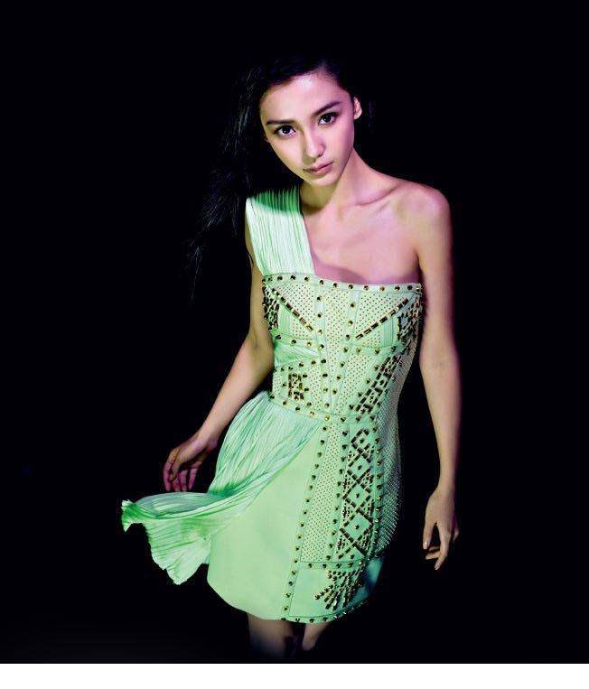 杨颖美丽优雅姿态写真