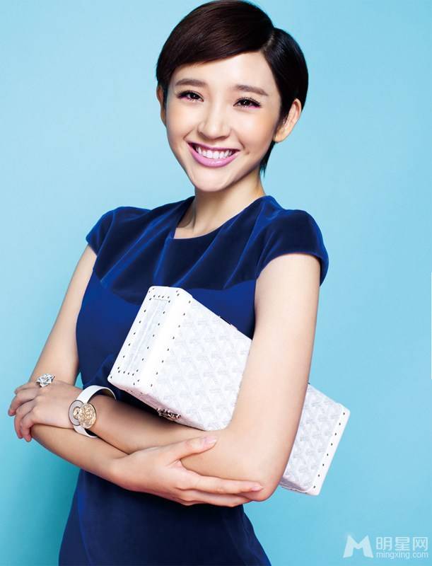 甜美影视明星唐艺昕初冬缤纷写真