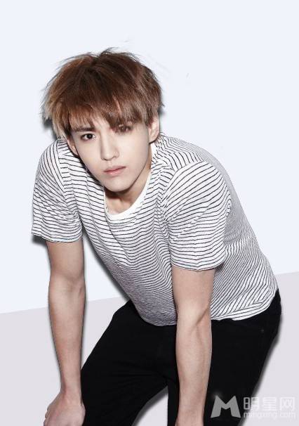 Kris吴亦凡清纯活力帅气写真