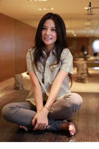 女星赵薇美丽动人生活照