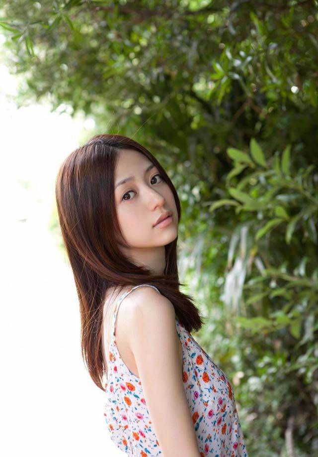 邻家能女孩逢泽莉娜夏日清凉森系写真