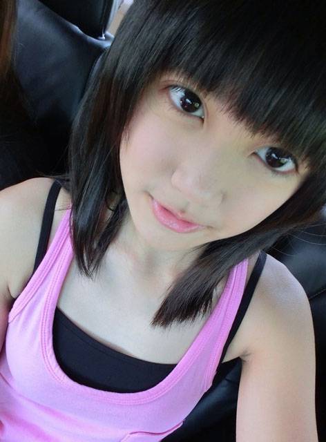 清纯萝莉纪欣妤可爱自拍照