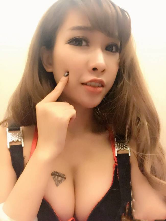 吴梓嫣性感比基尼火辣秀身材