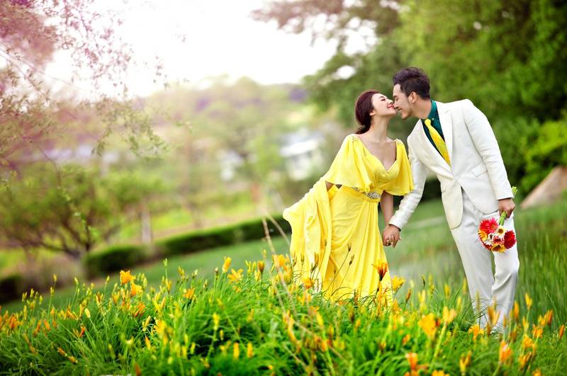 房程程唯美户外甜蜜婚纱画报