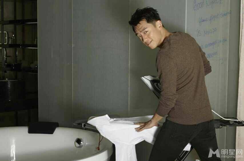 郑恺居家休闲时尚暖男风范写真
