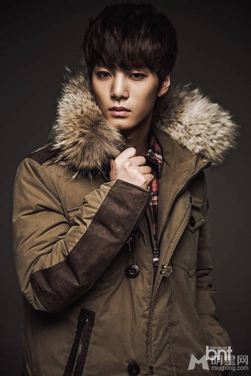 韩国帅气造型男团NU'EST冬季写真