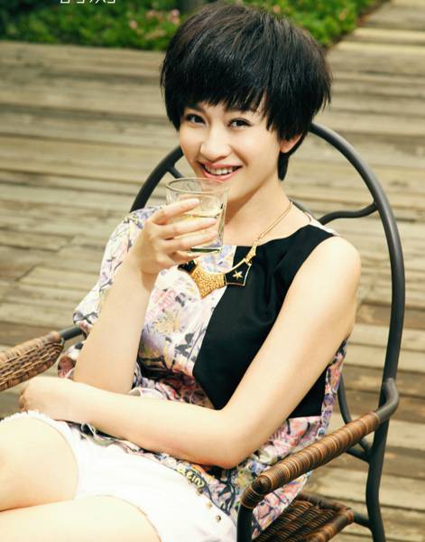 女神李小冉短发干练优雅气息十足