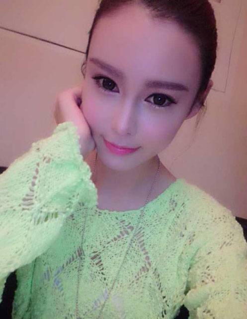 性感女神张小格居家唯美自拍照
