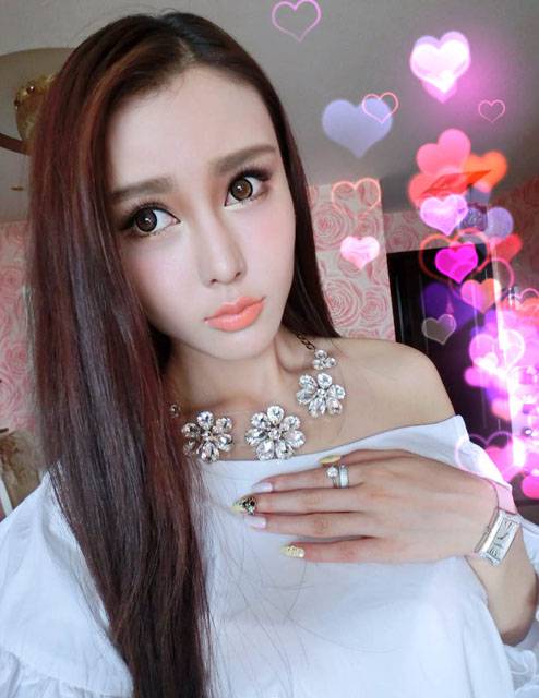 性感女神张小格居家唯美自拍照