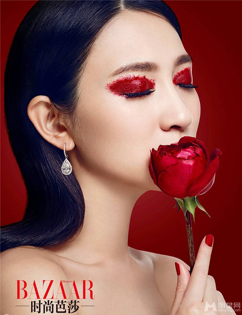 李小冉性感红唇优雅女人魅力范