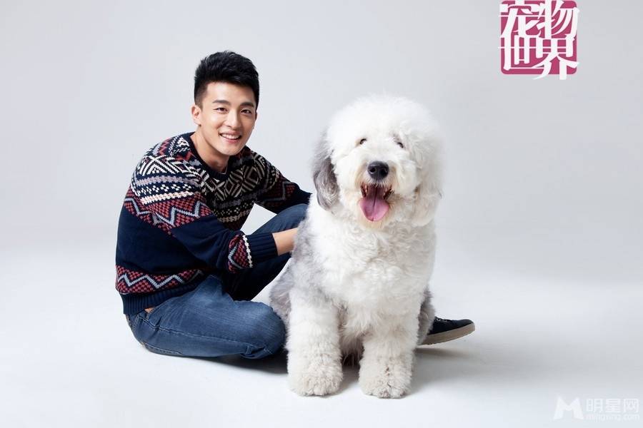 孙艺洲携爱宠有爱互动写真