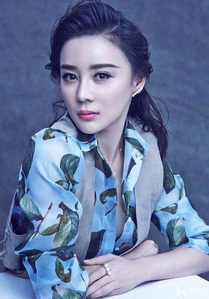 红唇女神袁姗姗时尚写真