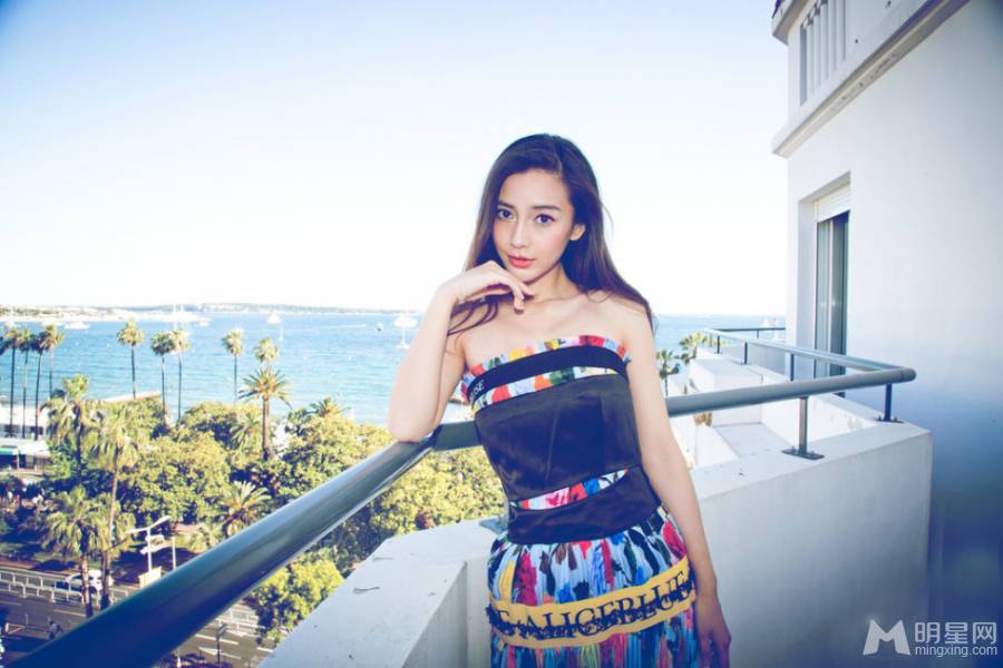 Angelababy甜美打扮媚眼迷人美照