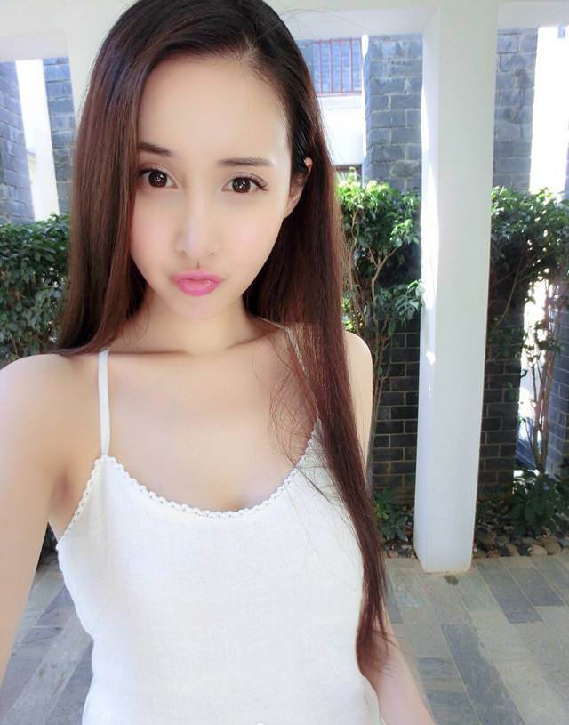 王若心清纯甜美可爱自拍