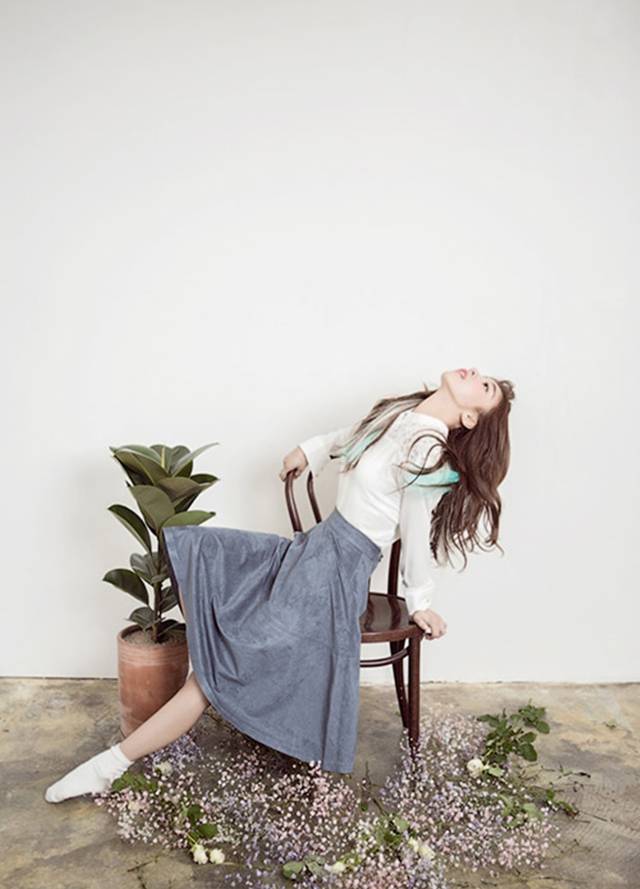 F（x）成员Luna春天素雅小清新写真