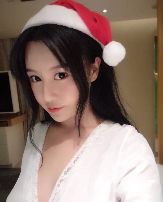 北师校花樊玲圣诞节性感自拍集锦