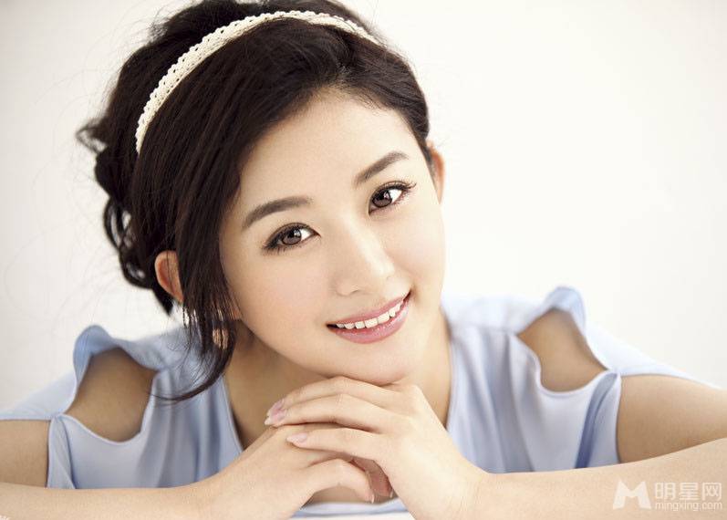 内地女演员赵丽颖楚楚动人写真照