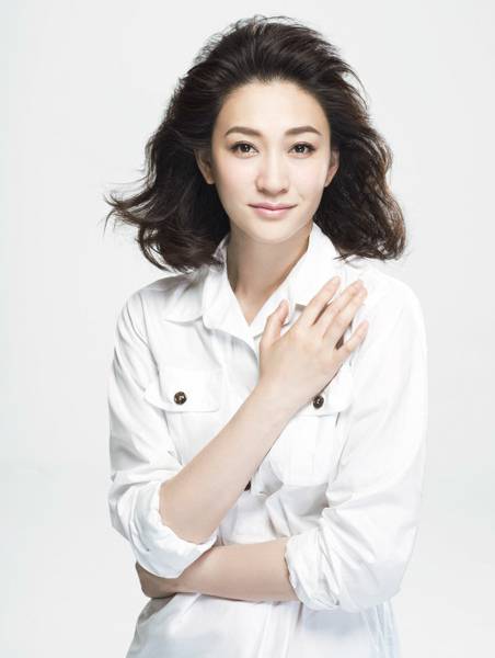 气质女神李小冉优雅长发尽显女性魅力