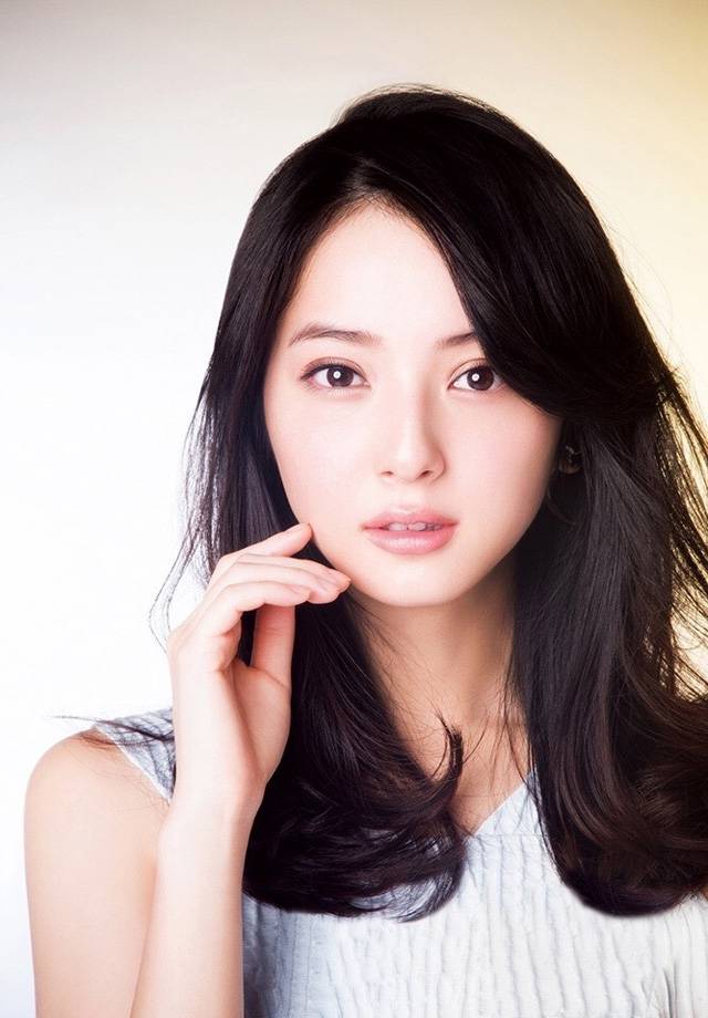 佐佐木希清纯白色连衣裙甜美写真