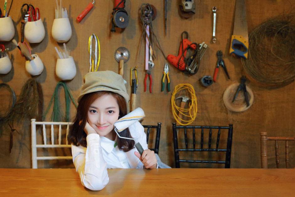 女星菅韧姿工业坊甜美鬼马自拍