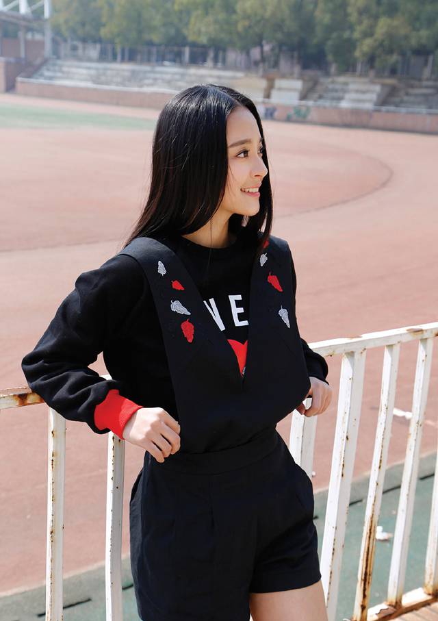 李莎�子校园甜美秋日写真集