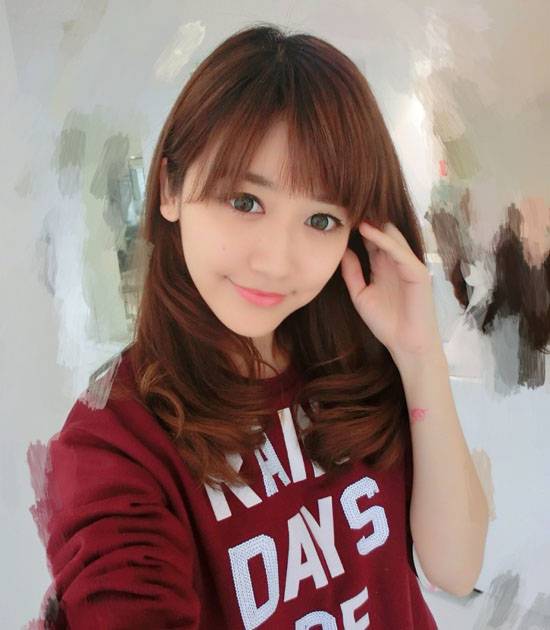 可爱美女关昕俏皮粉嫩自拍