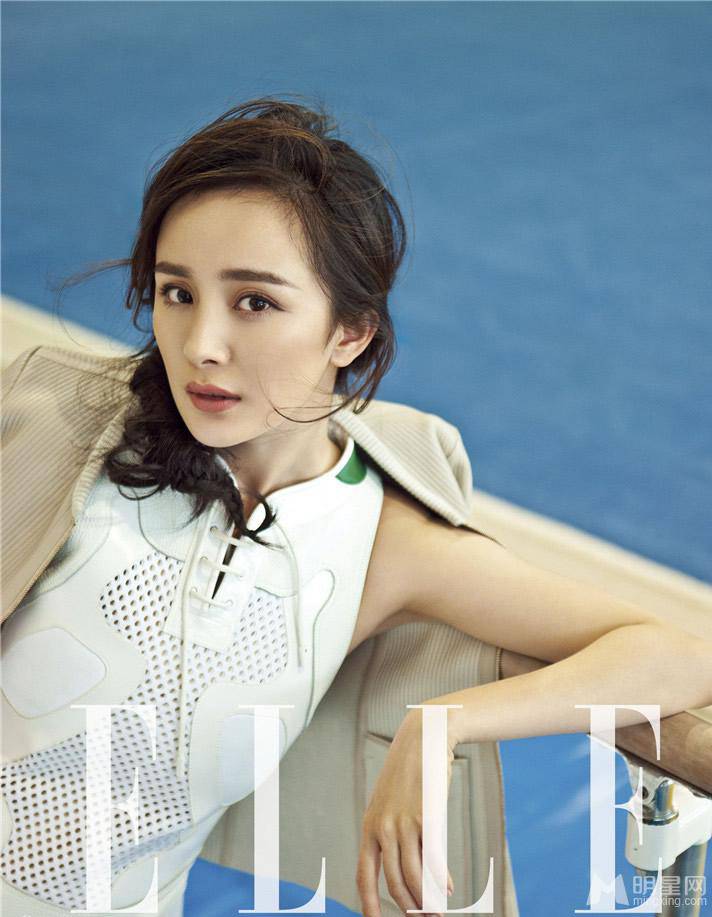 杨幂诠释另类性感迷人写真