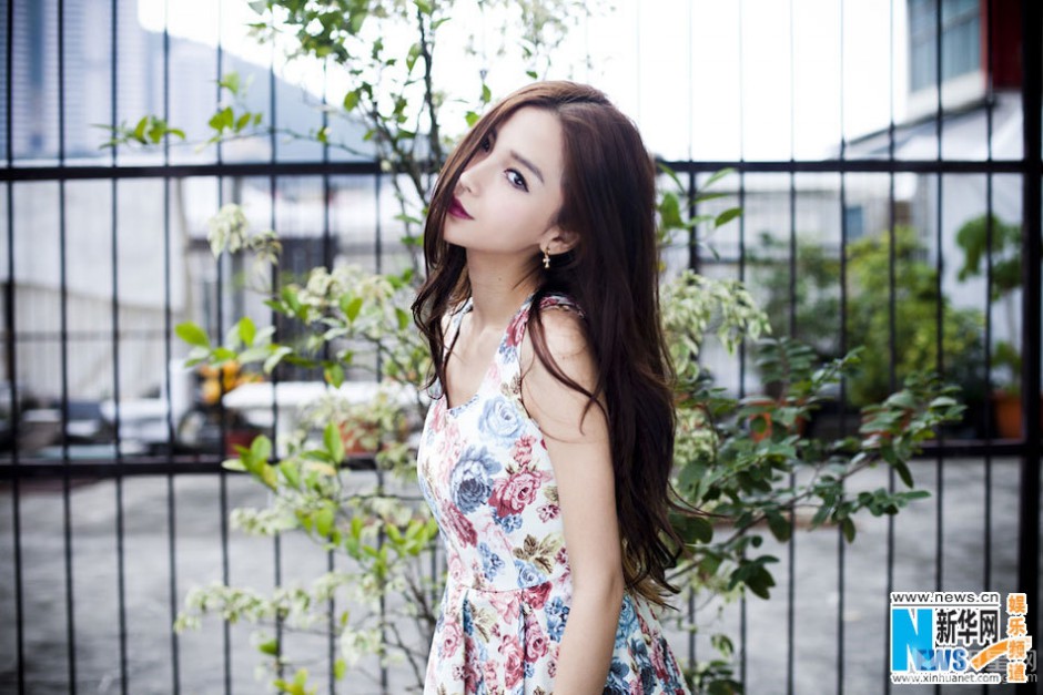 女星Angelababy红唇美艳迷人写真